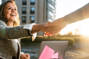 פתיחת עסק - פתחתם עסק לא מזמן ואתם זקוקים לחברת משלוחים? כל הטיפים איך תמצאו חברת משלוחים מקצועית