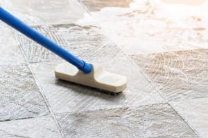 הברקה לאריחי דק - איך אפשר להבריק דק במרפסת שהפך להיות דהוי?