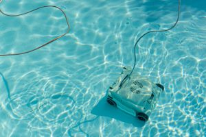 ניקיון מושלם ללא מאמץ - הכירו את הרובוטים לבריכה