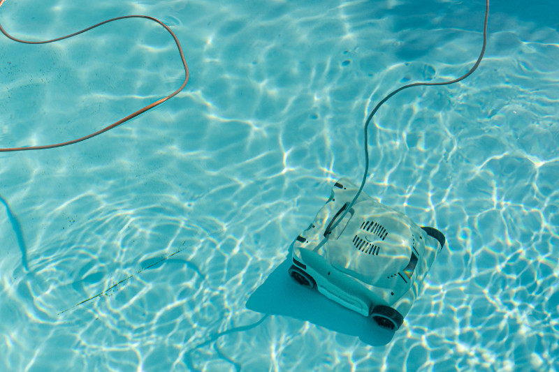 ניקיון מושלם ללא מאמץ - הכירו את הרובוטים לבריכה